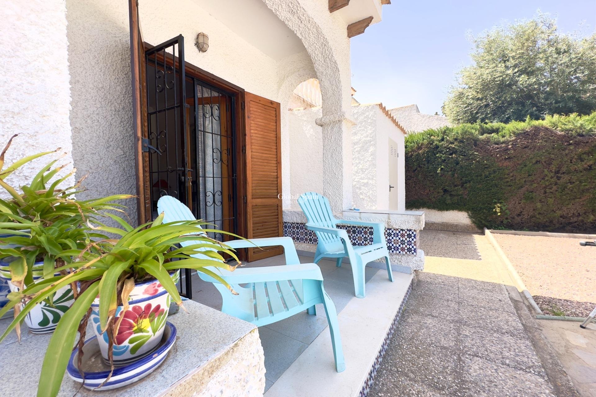 Resale - VILLA -
ORIHUELA COSTA - La Zenia