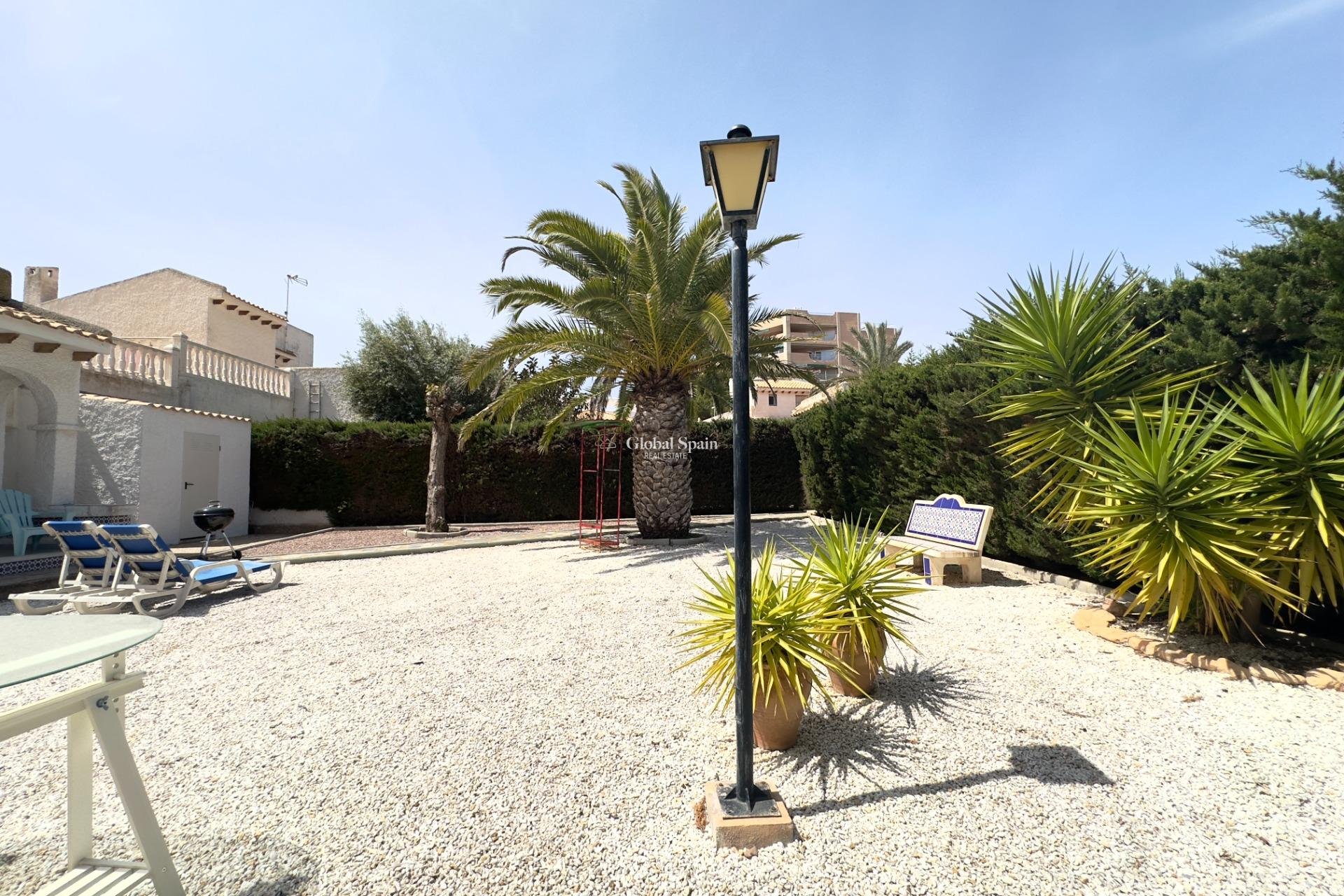 Resale - VILLA -
ORIHUELA COSTA - La Zenia