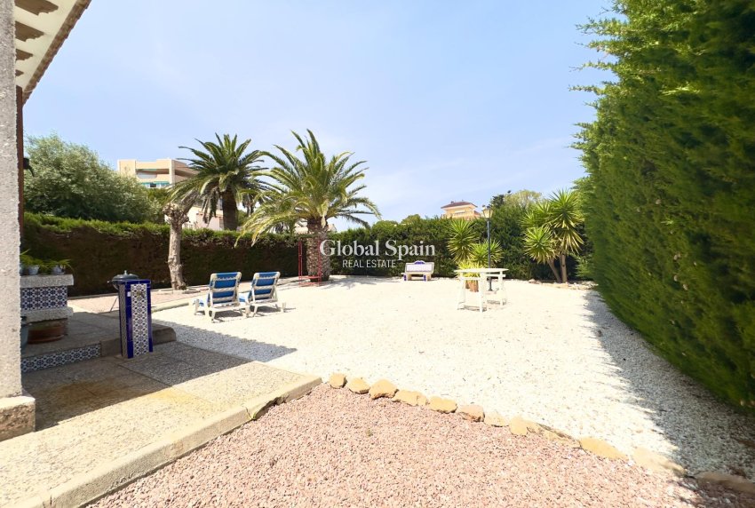 Resale - VILLA -
ORIHUELA COSTA - La Zenia