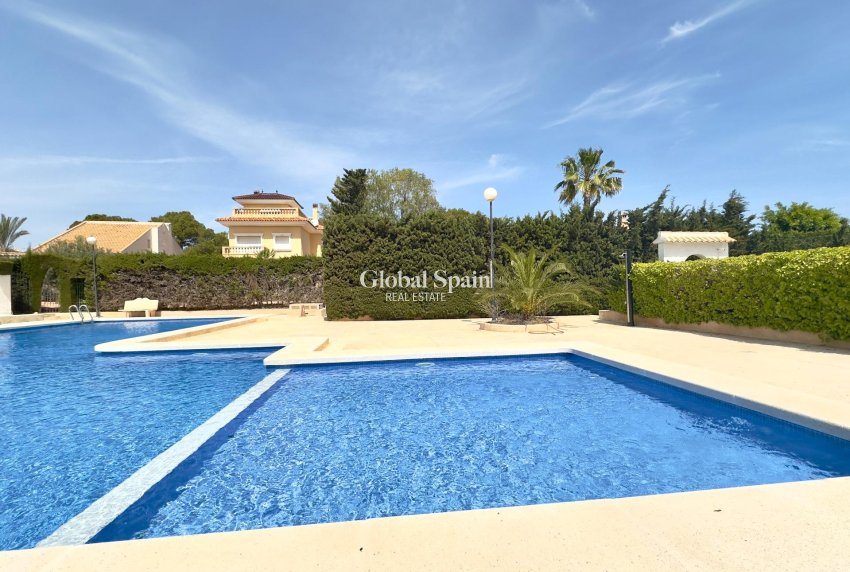 Resale - VILLA -
ORIHUELA COSTA - La Zenia