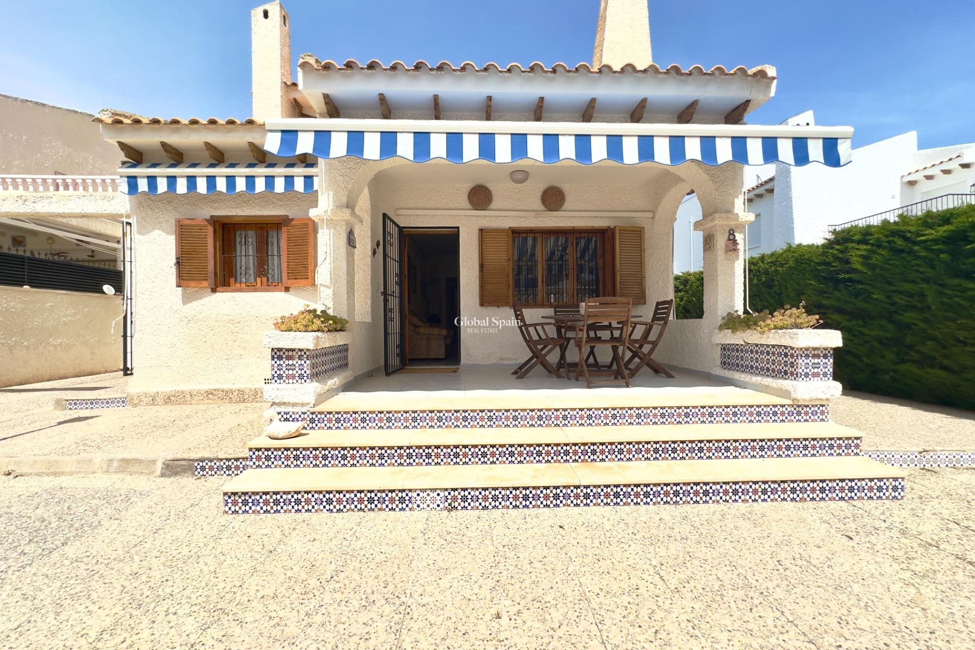 Resale - VILLA -
ORIHUELA COSTA - La Zenia