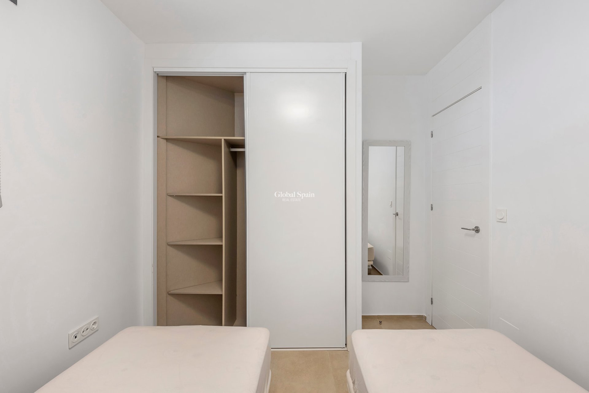 Resale - Villa -
ORIHUELA COSTA - La Zenia