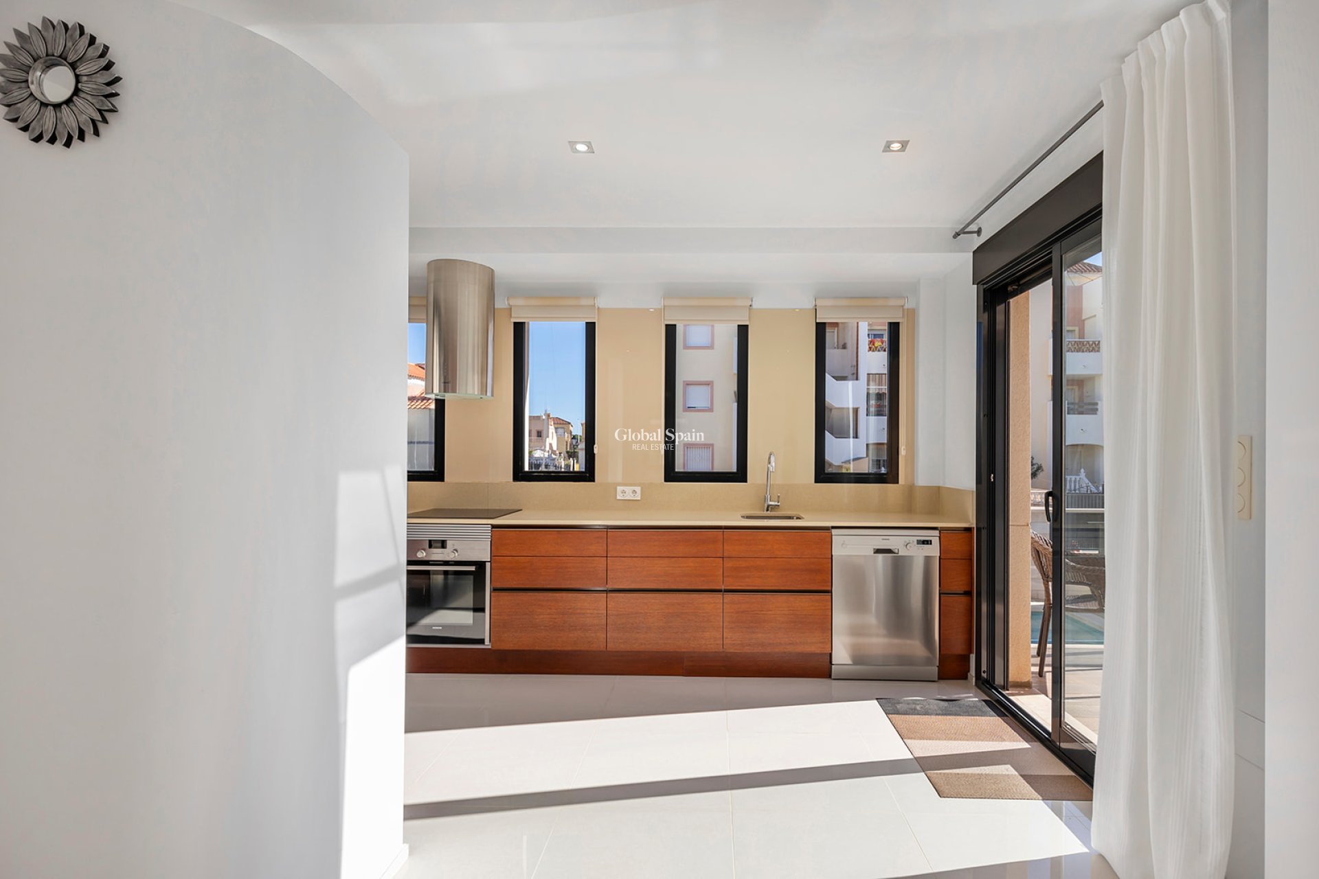 Resale - Villa -
ORIHUELA COSTA - La Zenia