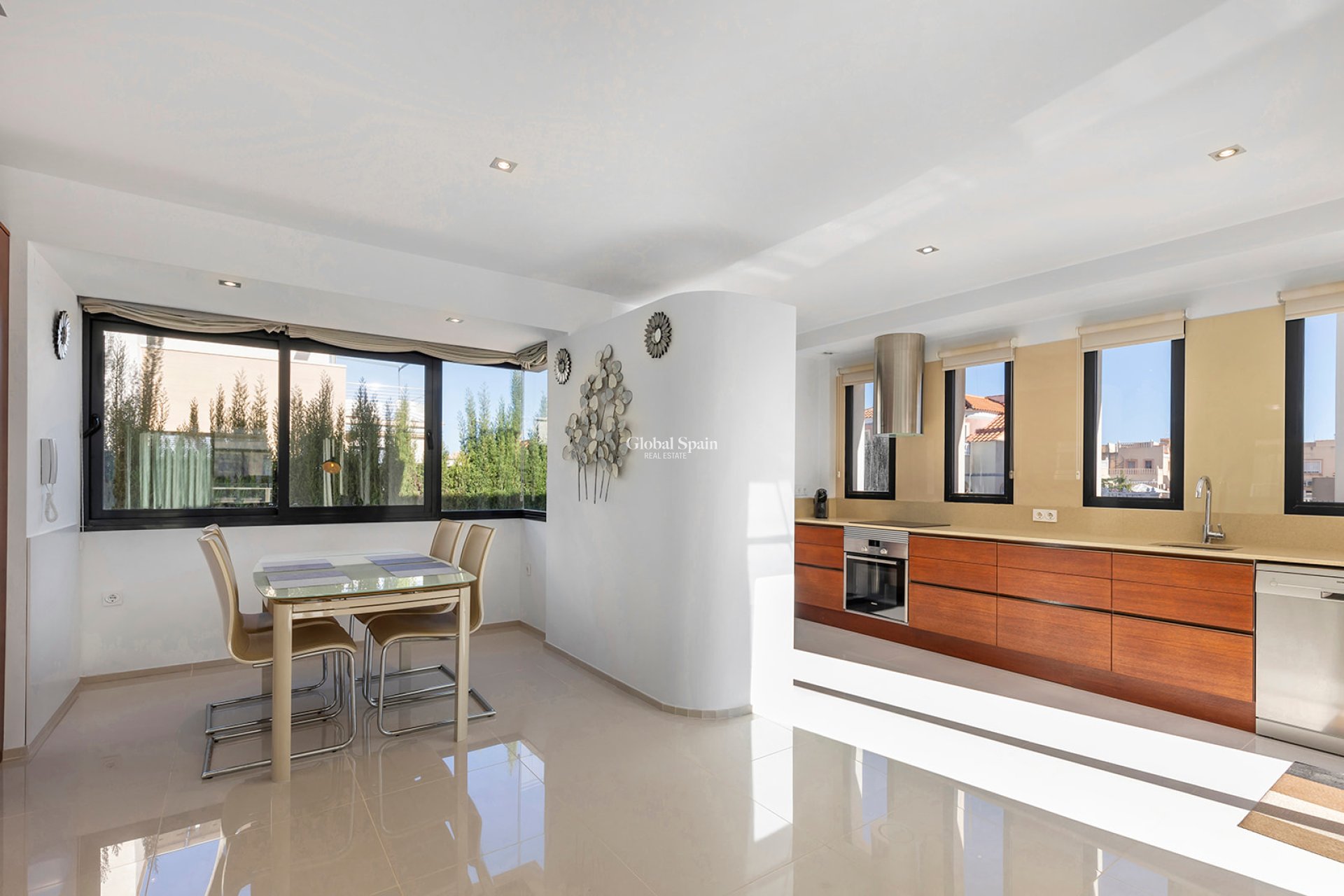 Resale - Villa -
ORIHUELA COSTA - La Zenia