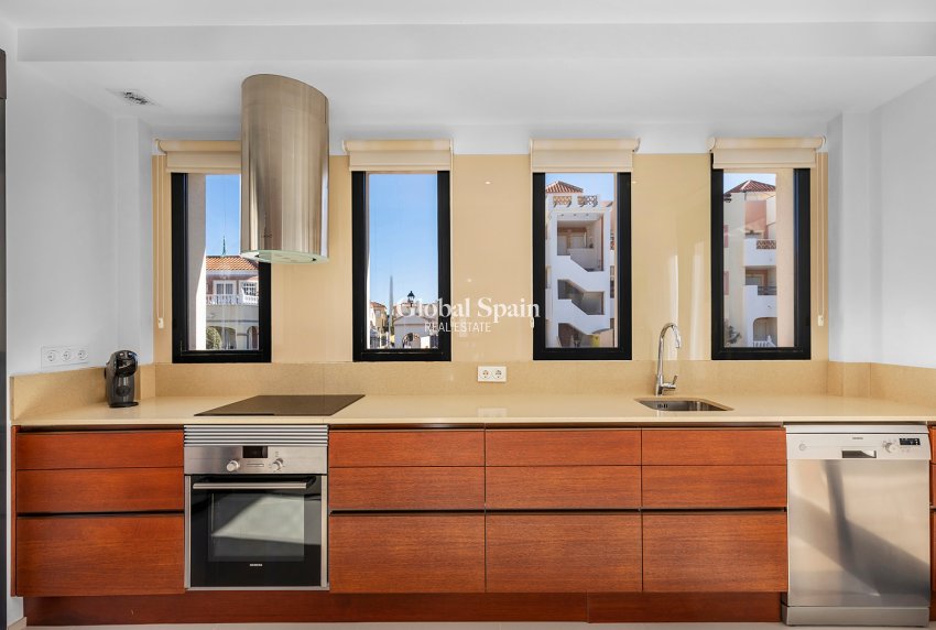 Resale - Villa -
ORIHUELA COSTA - La Zenia