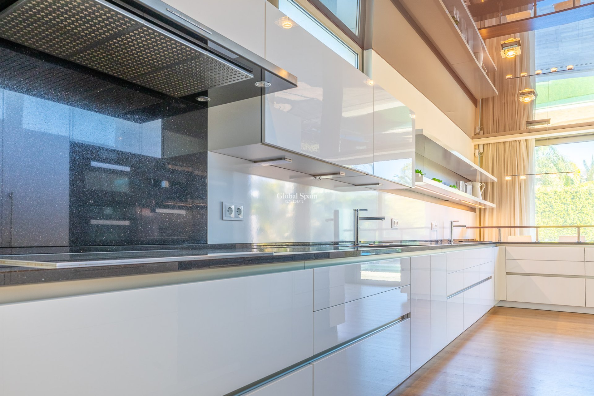 Resale - Villa -
ORIHUELA COSTA - La Zenia