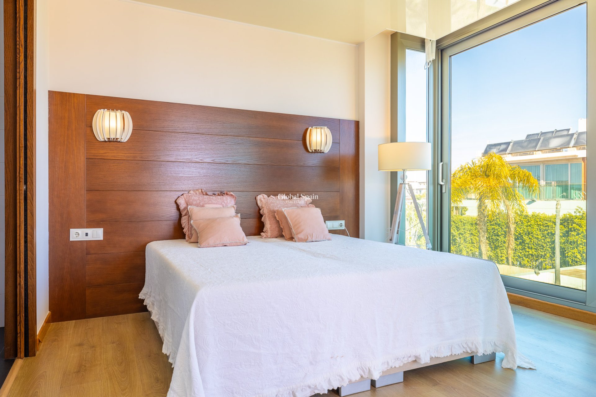 Resale - Villa -
ORIHUELA COSTA - La Zenia