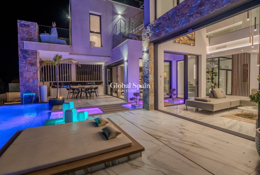 Resale - Villa -
ORIHUELA COSTA - Las Colinas Golf