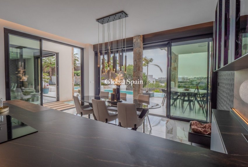 Resale - Villa -
ORIHUELA COSTA - Las Colinas Golf