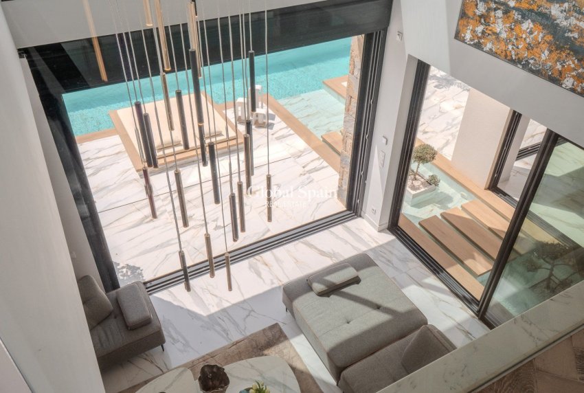 Resale - Villa -
ORIHUELA COSTA - Las Colinas Golf