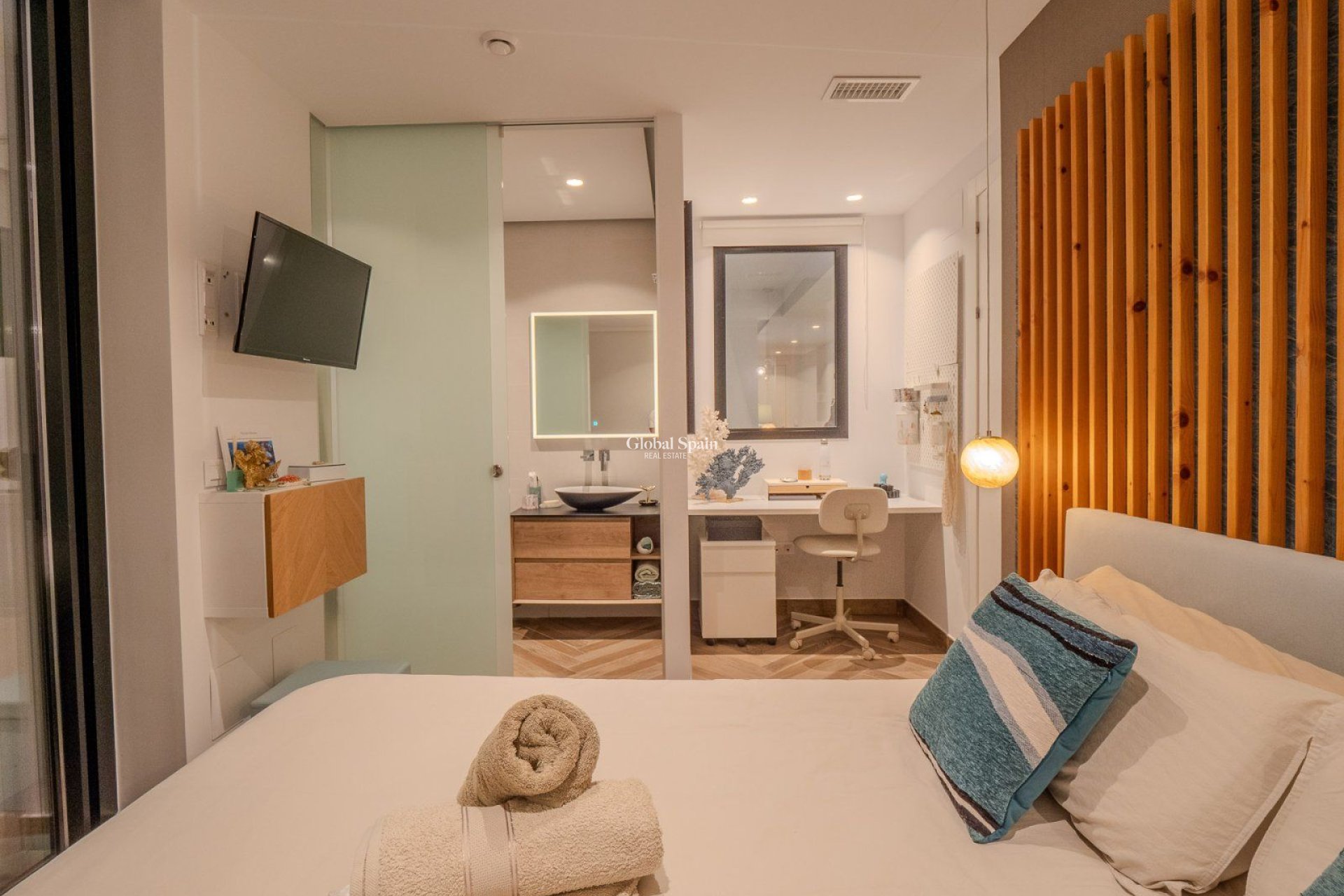 Resale - Villa -
ORIHUELA COSTA - Las Colinas Golf