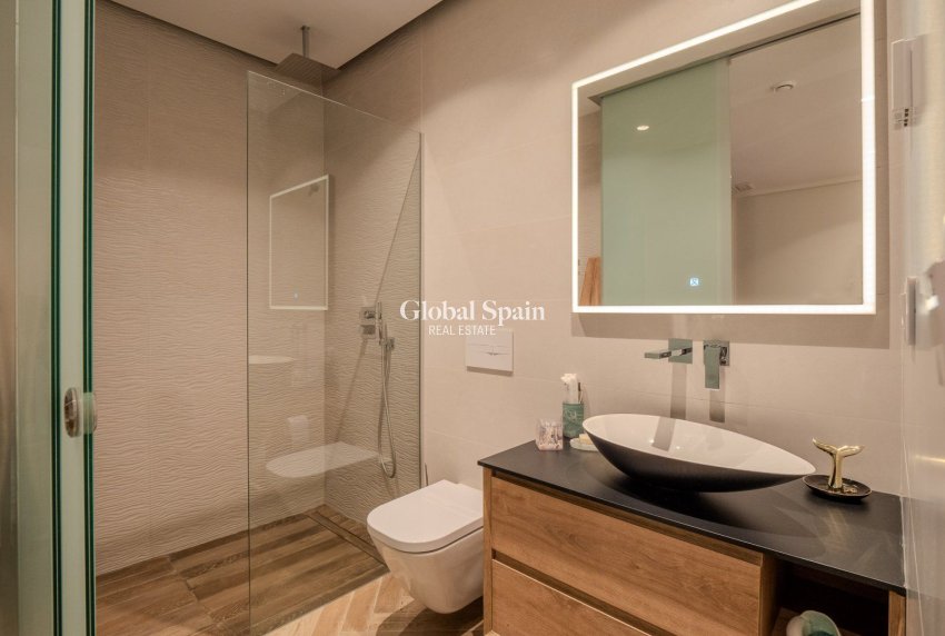 Resale - Villa -
ORIHUELA COSTA - Las Colinas Golf