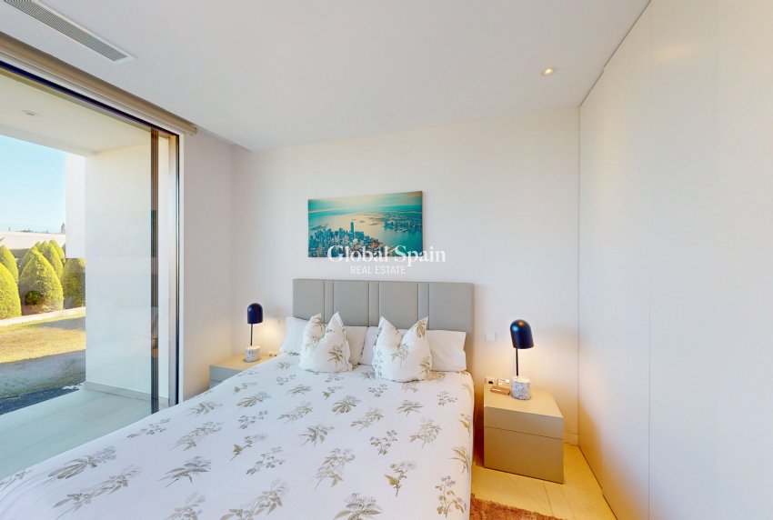 Resale - Villa -
ORIHUELA COSTA - Las Colinas Golf