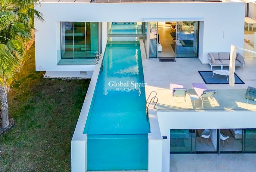 Resale - Villa -
ORIHUELA COSTA - Las Colinas Golf