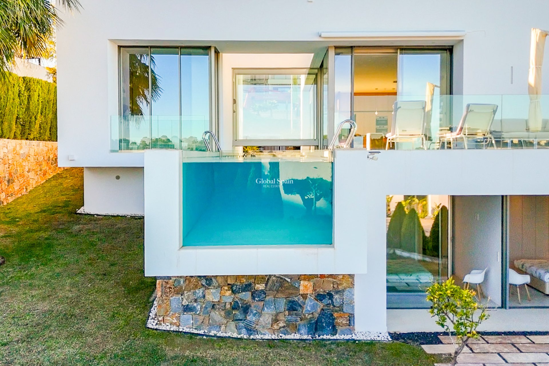 Resale - Villa -
ORIHUELA COSTA - Las Colinas Golf