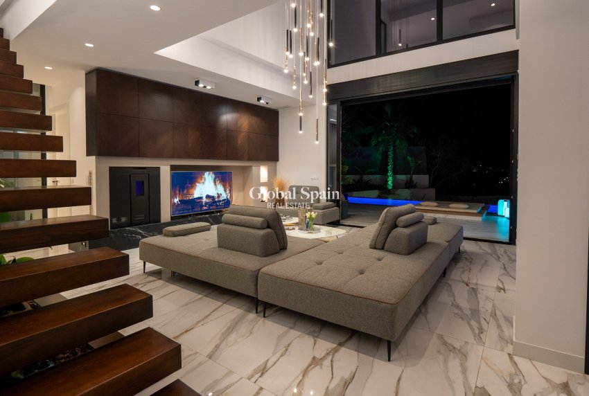 Resale - Villa -
ORIHUELA COSTA - Las Colinas Golf