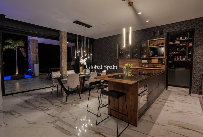 Resale - Villa -
ORIHUELA COSTA - Las Colinas Golf