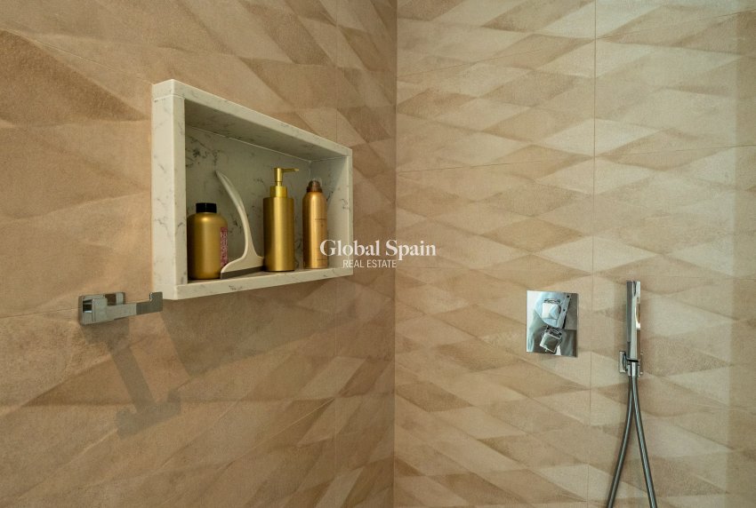 Resale - Villa -
ORIHUELA COSTA - Las Colinas Golf