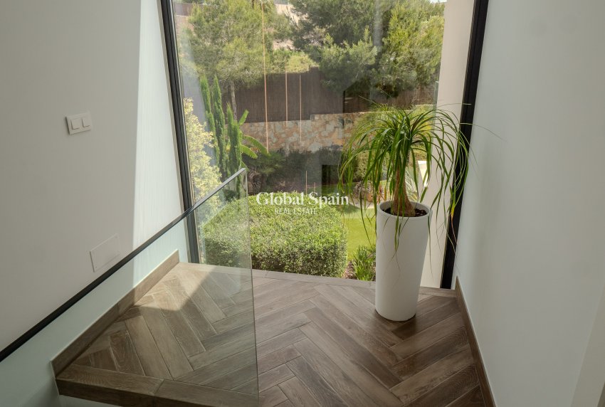 Resale - Villa -
ORIHUELA COSTA - Las Colinas Golf