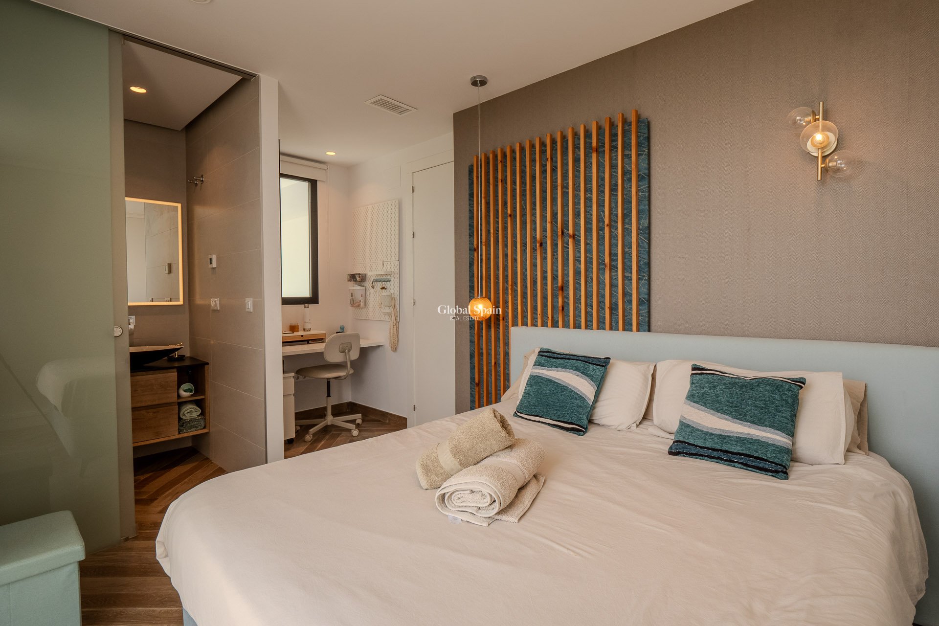 Resale - Villa -
ORIHUELA COSTA - Las Colinas Golf