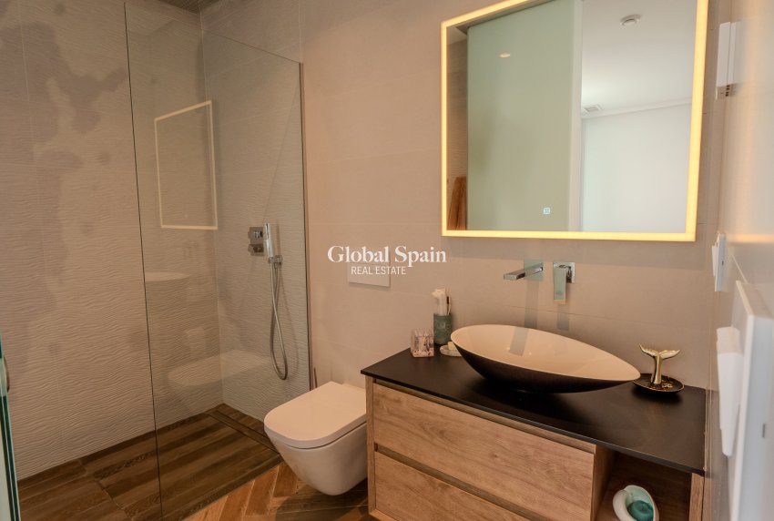 Resale - Villa -
ORIHUELA COSTA - Las Colinas Golf