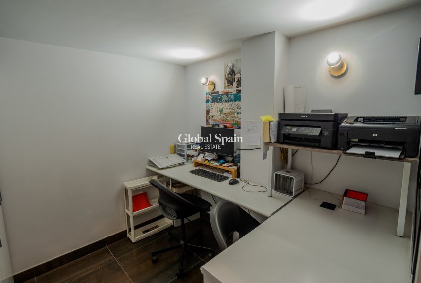 Resale - Villa -
ORIHUELA COSTA - Las Colinas Golf