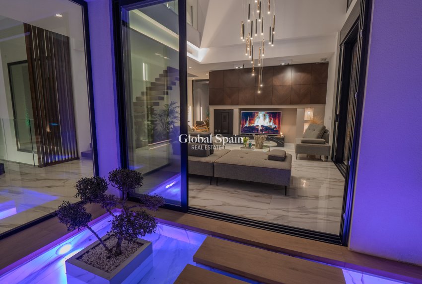 Resale - Villa -
ORIHUELA COSTA - Las Colinas Golf