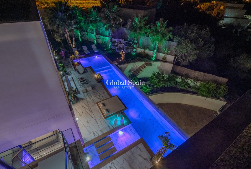 Resale - Villa -
ORIHUELA COSTA - Las Colinas Golf