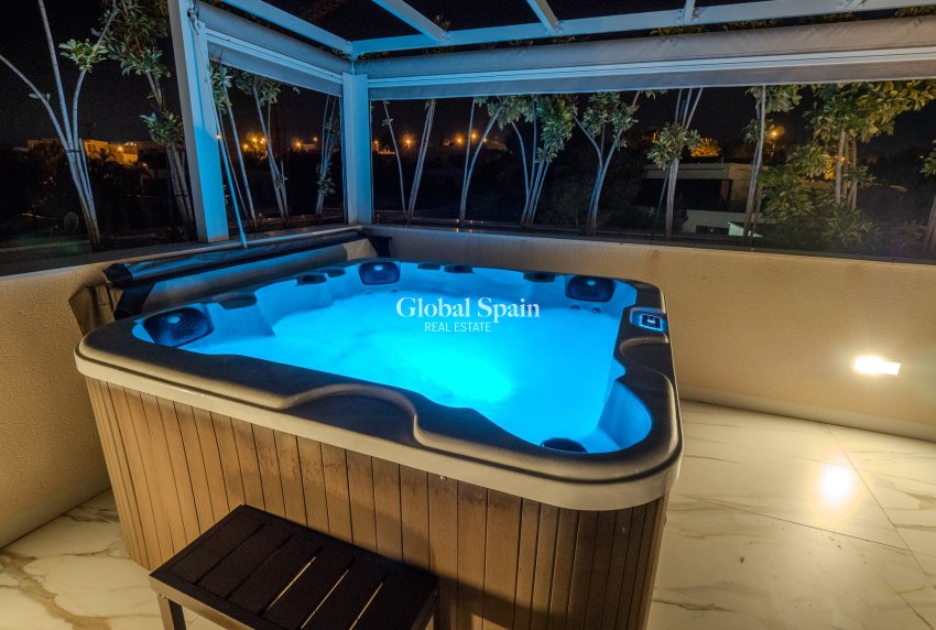 Resale - Villa -
ORIHUELA COSTA - Las Colinas Golf