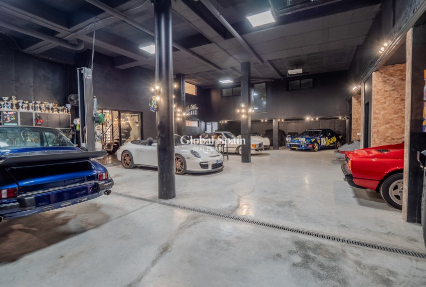 Resale - Villa -
ORIHUELA COSTA - Las Colinas Golf