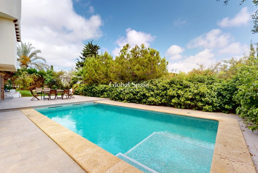 Resale - VILLA -
ORIHUELA COSTA - Las Filipinas