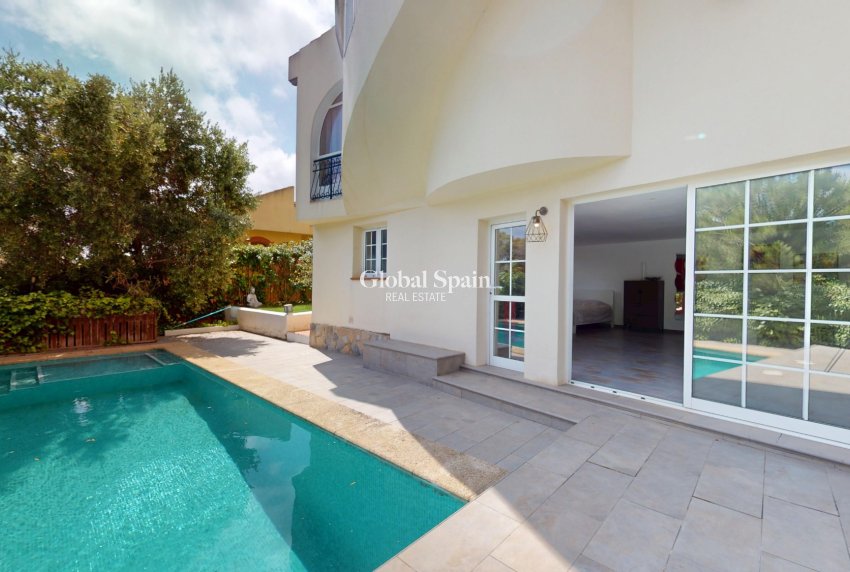 Resale - VILLA -
ORIHUELA COSTA - Las Filipinas