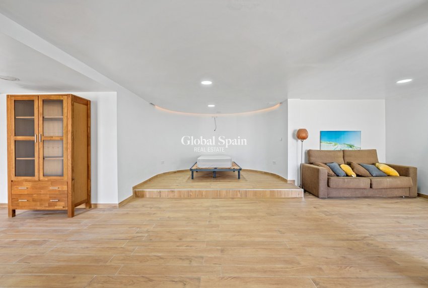 Resale - VILLA -
ORIHUELA COSTA - Las Filipinas
