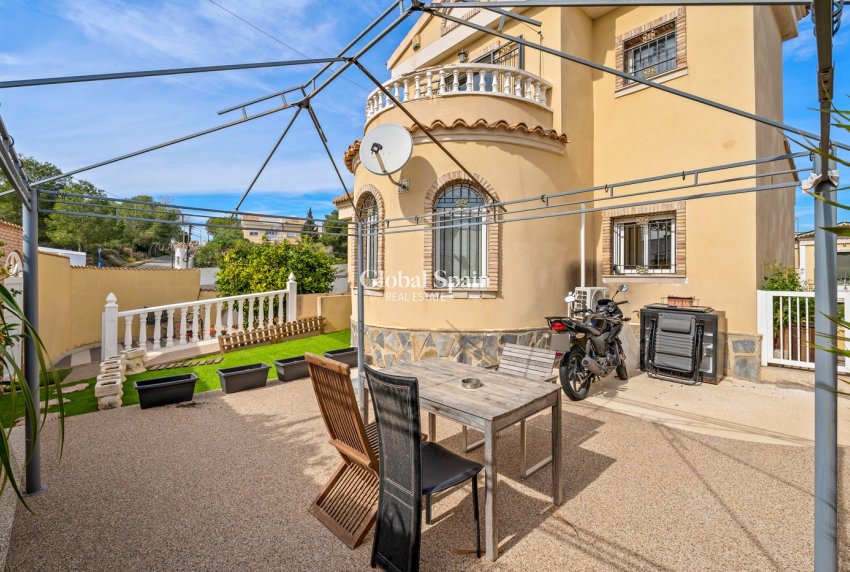 Resale - VILLA -
ORIHUELA COSTA - Las Filipinas