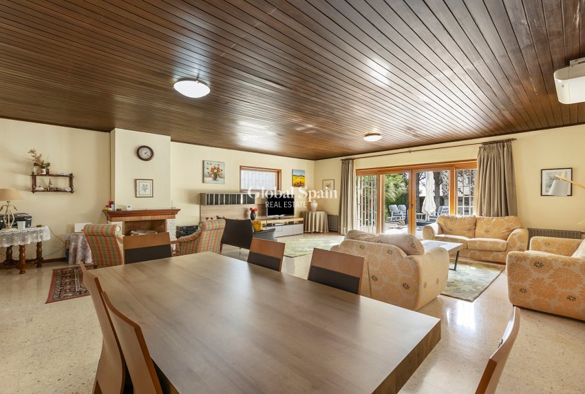 Resale - VILLA -
ORIHUELA COSTA - Las Filipinas