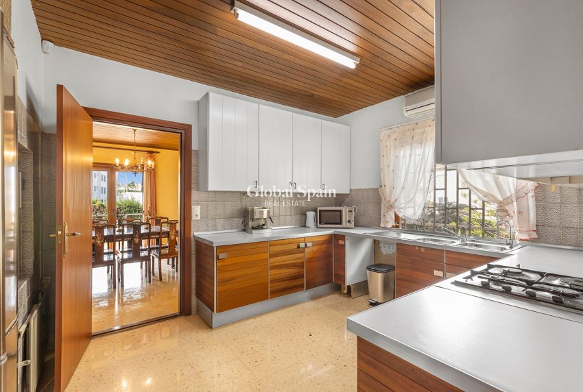 Resale - VILLA -
ORIHUELA COSTA - Las Filipinas