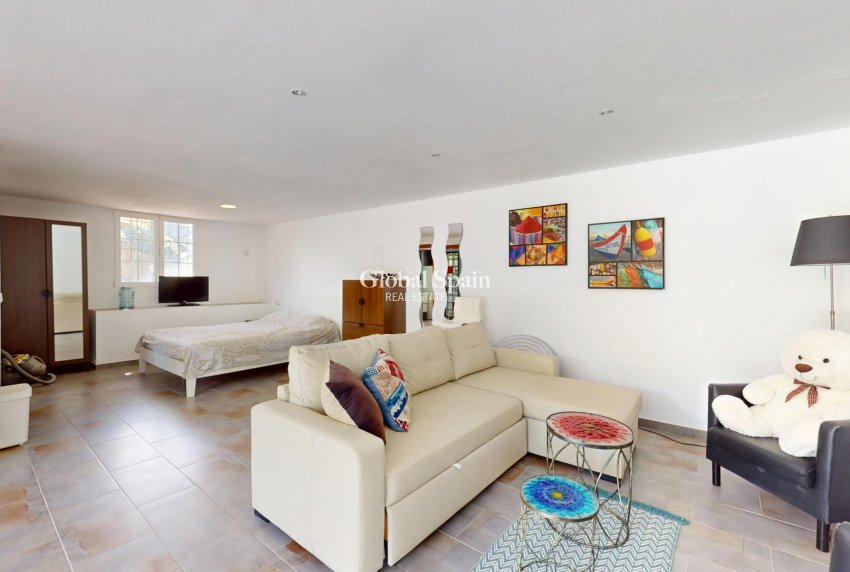 Resale - VILLA -
ORIHUELA COSTA - Las Filipinas