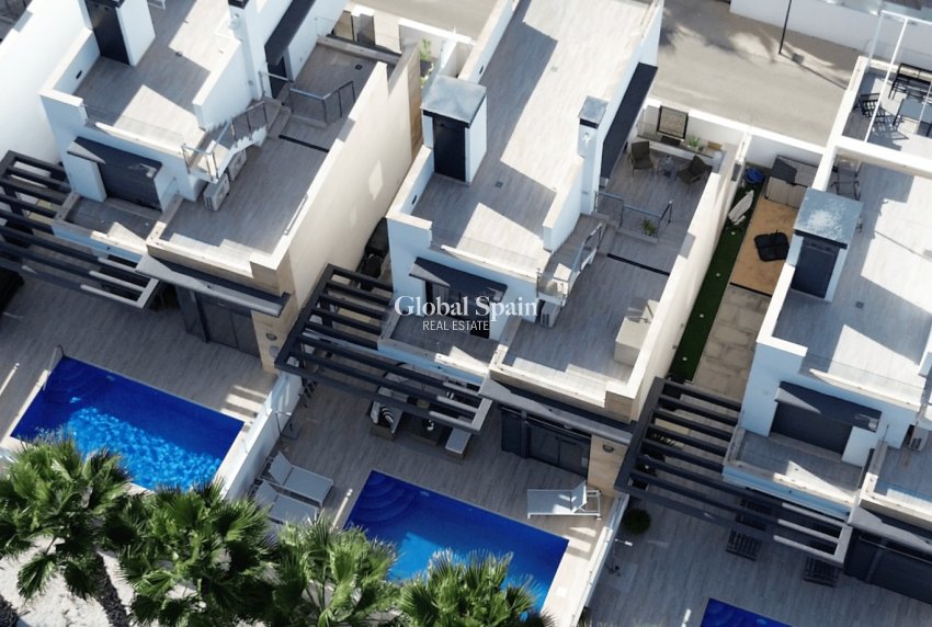 Resale - Villa -
ORIHUELA COSTA - Lomas de Cabo Roig