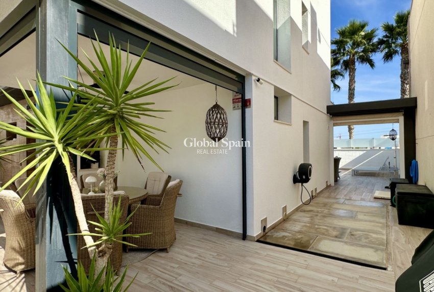 Resale - Villa -
ORIHUELA COSTA - Lomas de Cabo Roig