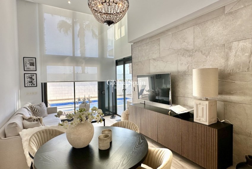 Resale - Villa -
ORIHUELA COSTA - Lomas de Cabo Roig