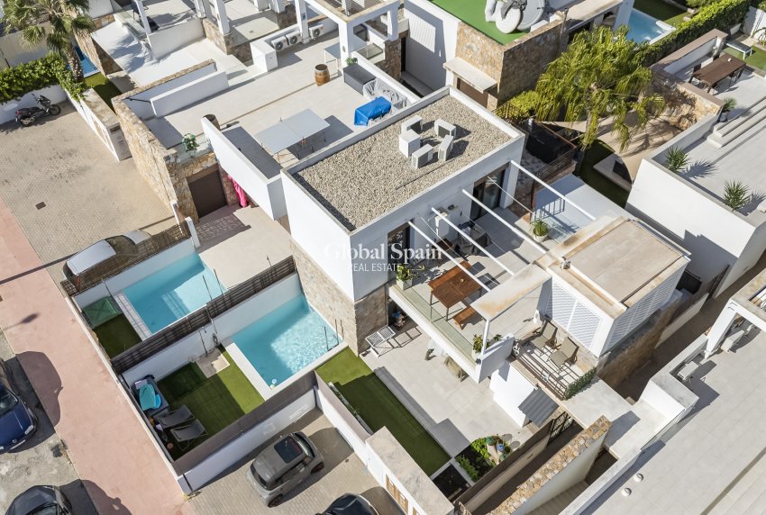 Resale - Villa -
ORIHUELA COSTA - Lomas de Cabo Roig