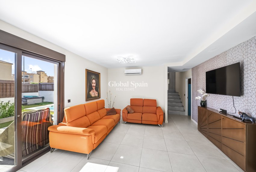 Resale - Villa -
ORIHUELA COSTA - Lomas de Cabo Roig