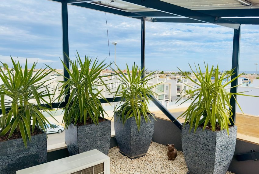 Resale - VILLA -
ORIHUELA COSTA - Lomas de Cabo Roig