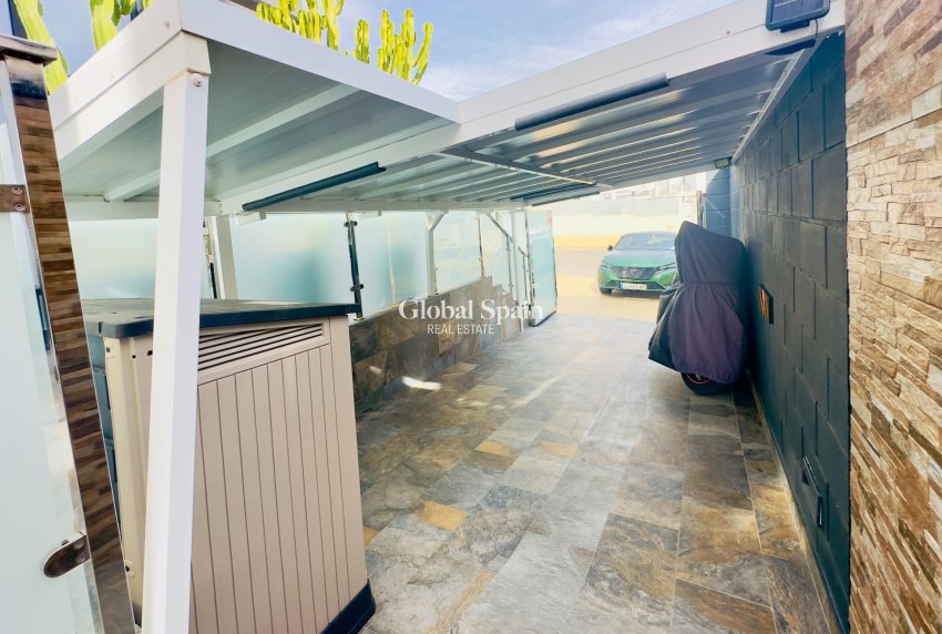 Resale - VILLA -
ORIHUELA COSTA - Lomas de Cabo Roig