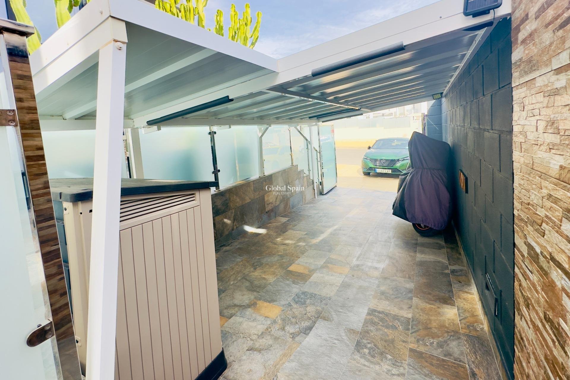 Resale - VILLA -
ORIHUELA COSTA - Lomas de Cabo Roig