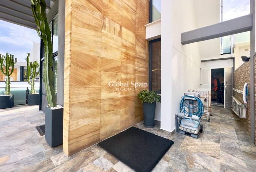 Resale - VILLA -
ORIHUELA COSTA - Lomas de Cabo Roig