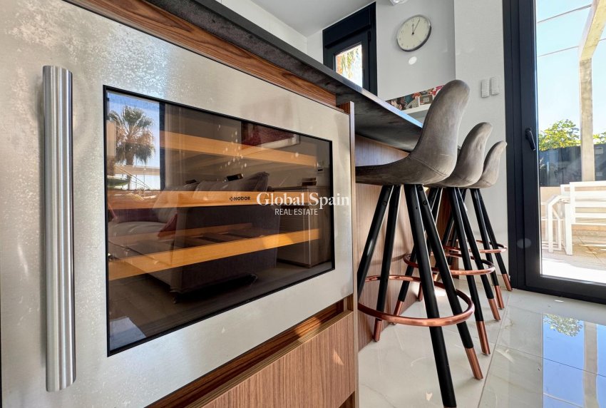 Resale - VILLA -
ORIHUELA COSTA - Lomas de Cabo Roig