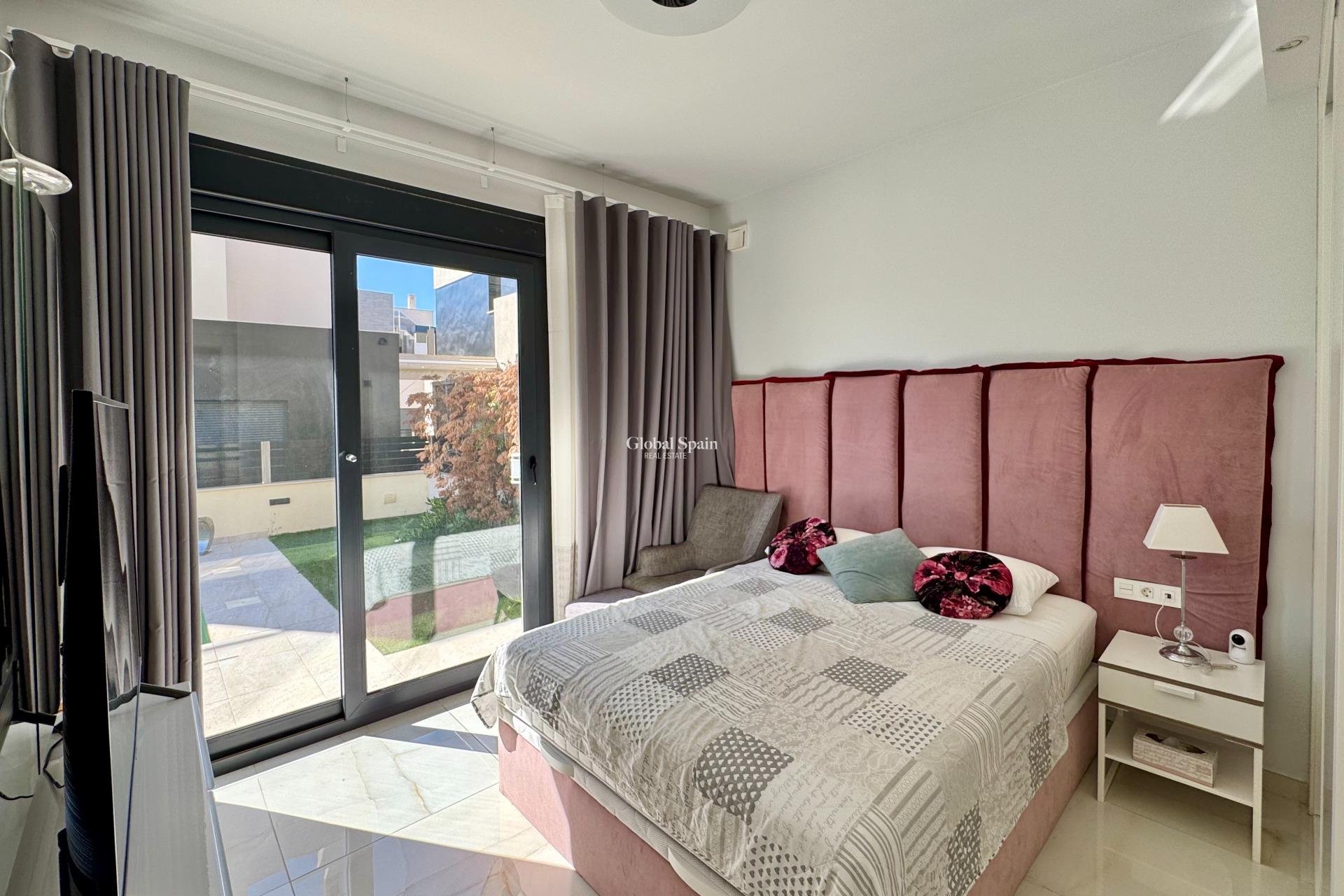 Resale - VILLA -
ORIHUELA COSTA - Lomas de Cabo Roig