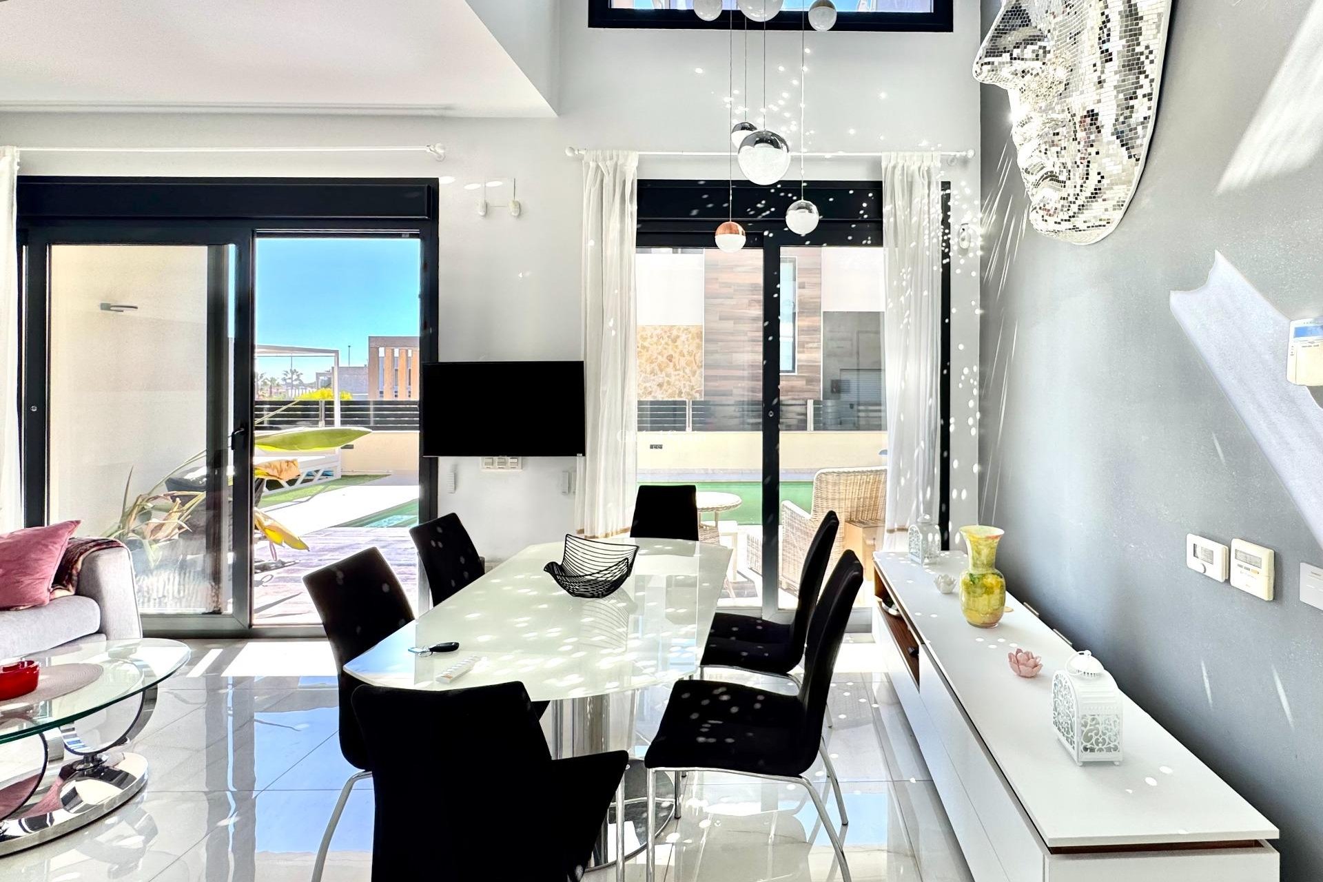 Resale - VILLA -
ORIHUELA COSTA - Lomas de Cabo Roig