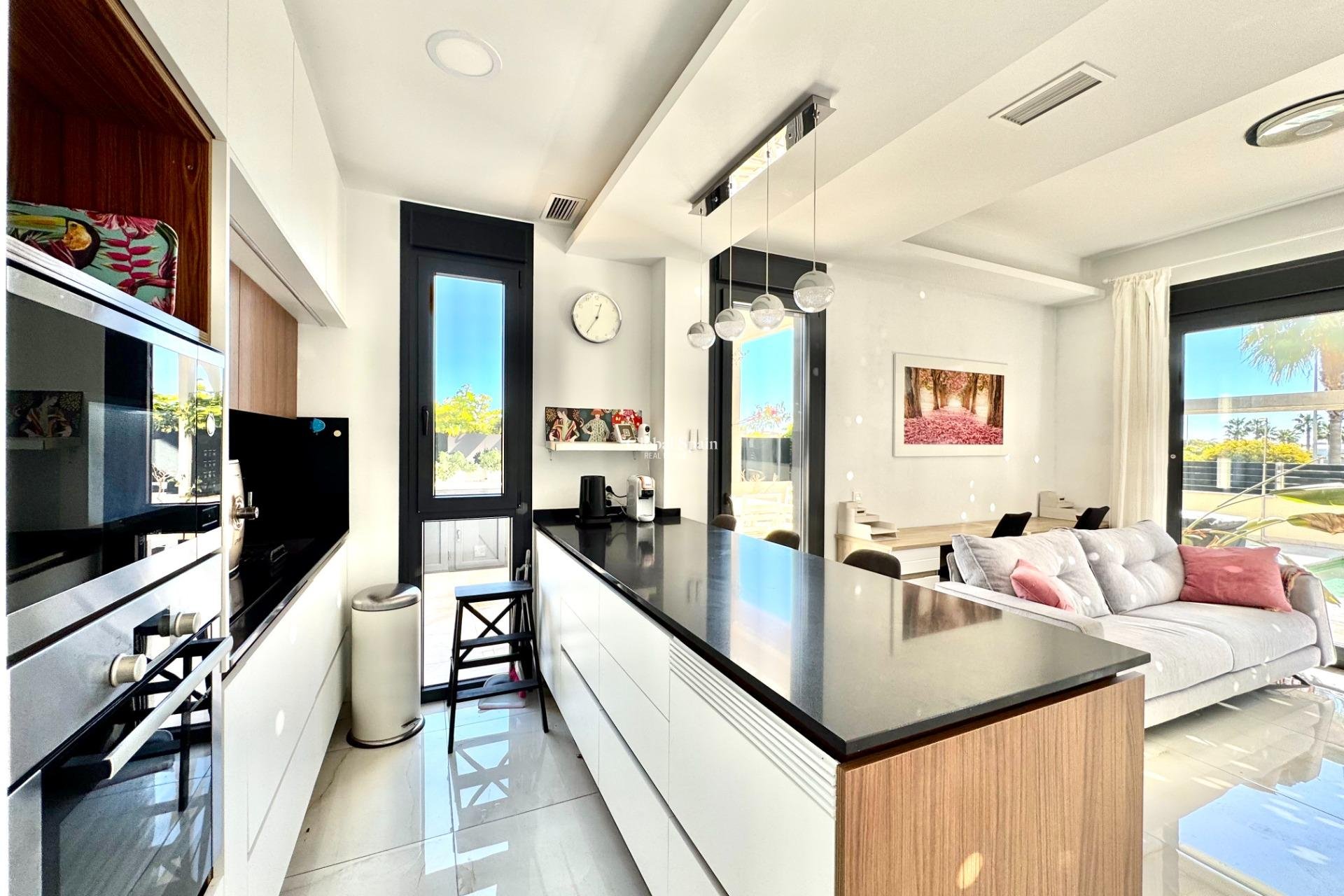 Resale - VILLA -
ORIHUELA COSTA - Lomas de Cabo Roig